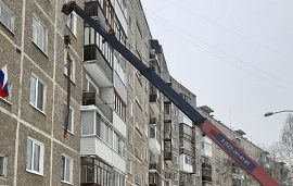 Демонтаж аварийного козырька и входной группы одного из подъездов дома по адресу пр-д Серебрянский, 19