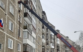 Демонтаж аварийного козырька и входной группы одного из подъездов дома по адресу пр-д Серебрянский, 19