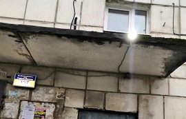 Восстановление наружного освещения на входных группах дома по адресу ул. Героев Хасана, 157