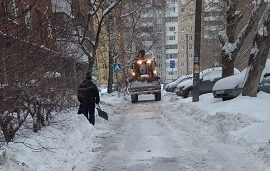 Механизированная уборка придомовой территории по адресу ул. Коминтерна, 24 Механизированная уборка придомовой территории по адресу ул. Коминтерна, 24